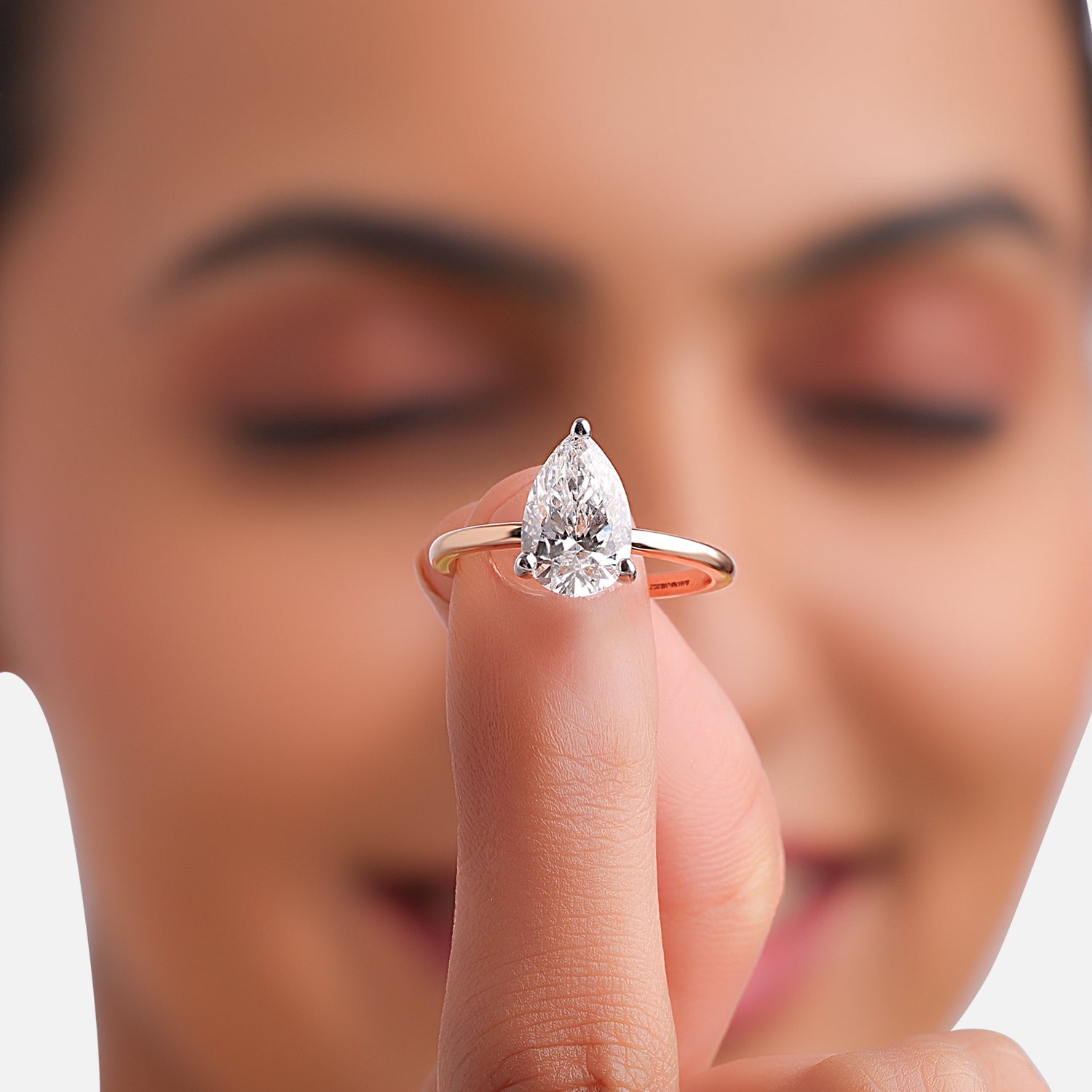 Graceful Pear-Shaped Lab-Grown Diamond Solitaire Ring in Yellow Gold | SKU : 0004953241