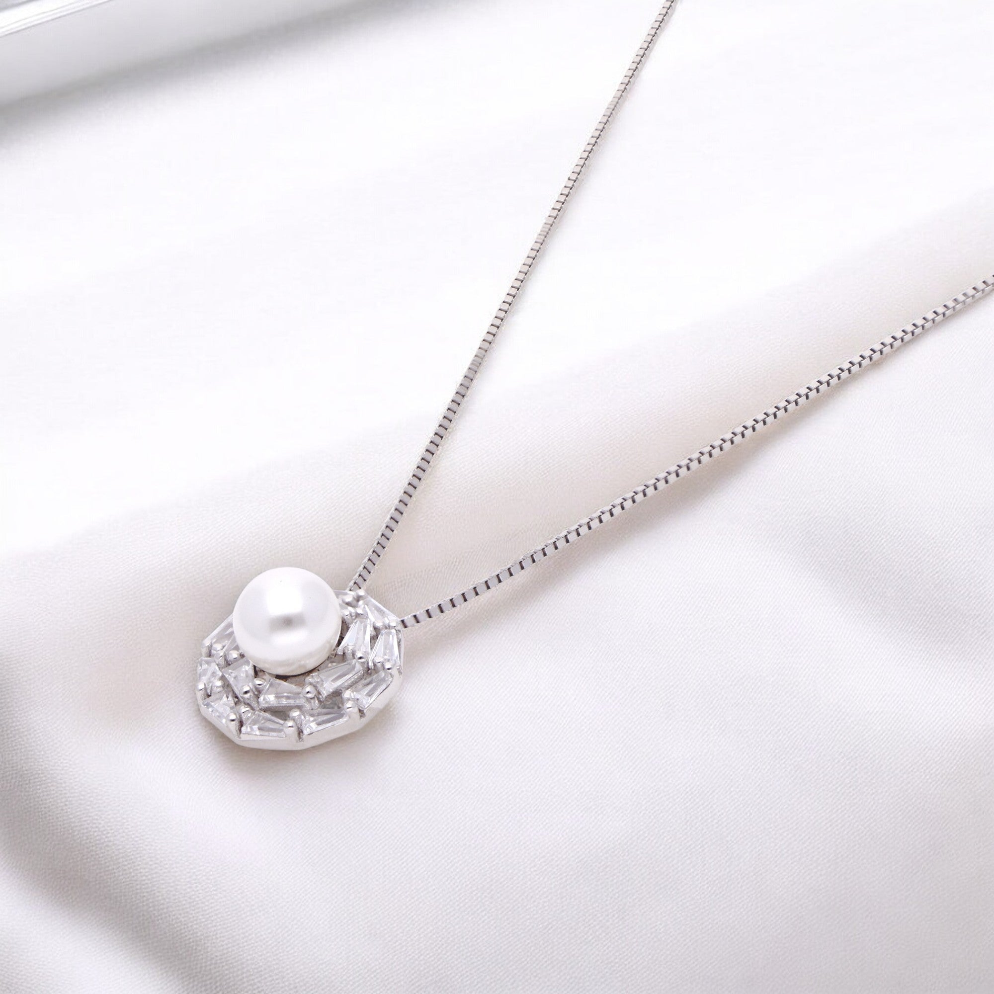 Sterling Silver Lightweight Pendant Necklace with Central Pearl and Cubic Zirconia | SKU : 0003112175, 0003112137