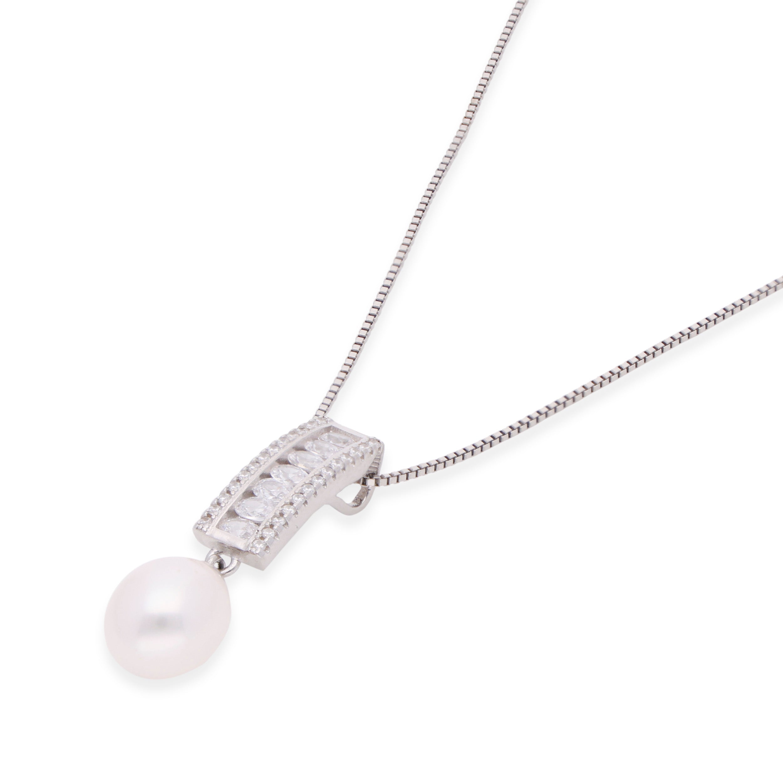 Sophisticated Diamond & Pearl Pendant | SKU : 0003115374