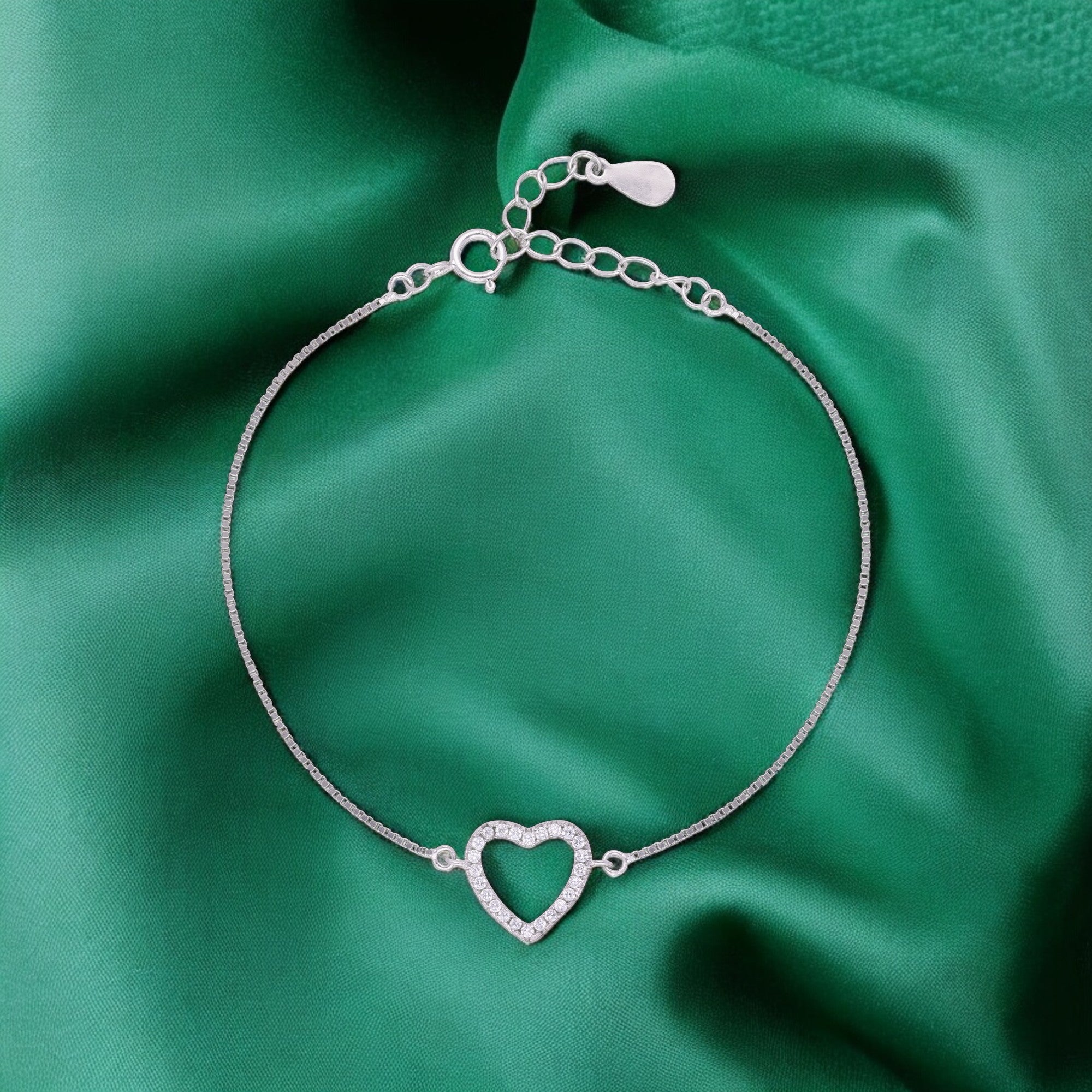 Heart Motif Bracelet in Silver Tone with Sparkling Stones | SKU : 0003624159, 0021525513, 0021525506, 0021525490, 0021525483, 0021546181, 0003631041