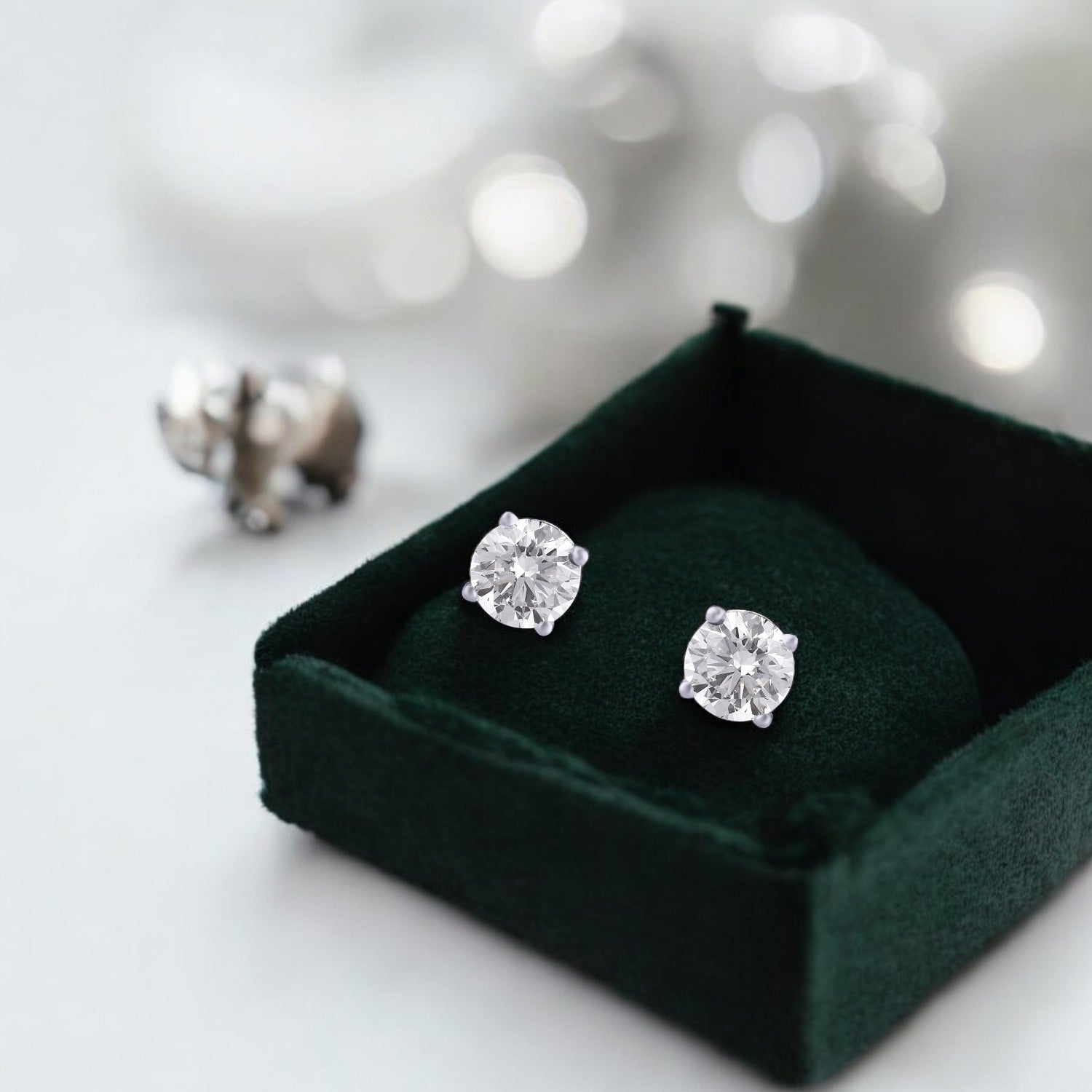 Lab Grown 1.50 Carat Round Brilliant Diamond Stud Earrings in 18 Karat Gold | SKU : 0005032587