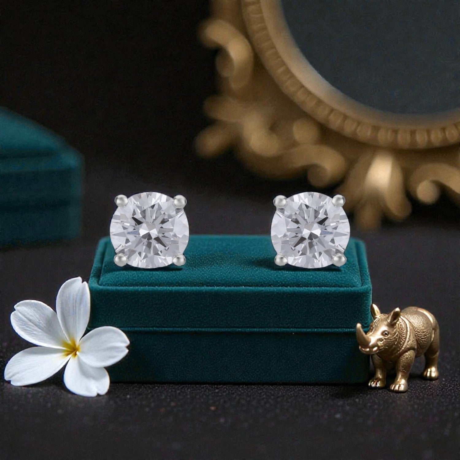 Lab Grown 1.580 Carat Round Brilliant Diamond Stud Earrings in 18 Karat Gold | SKU : 0005096022