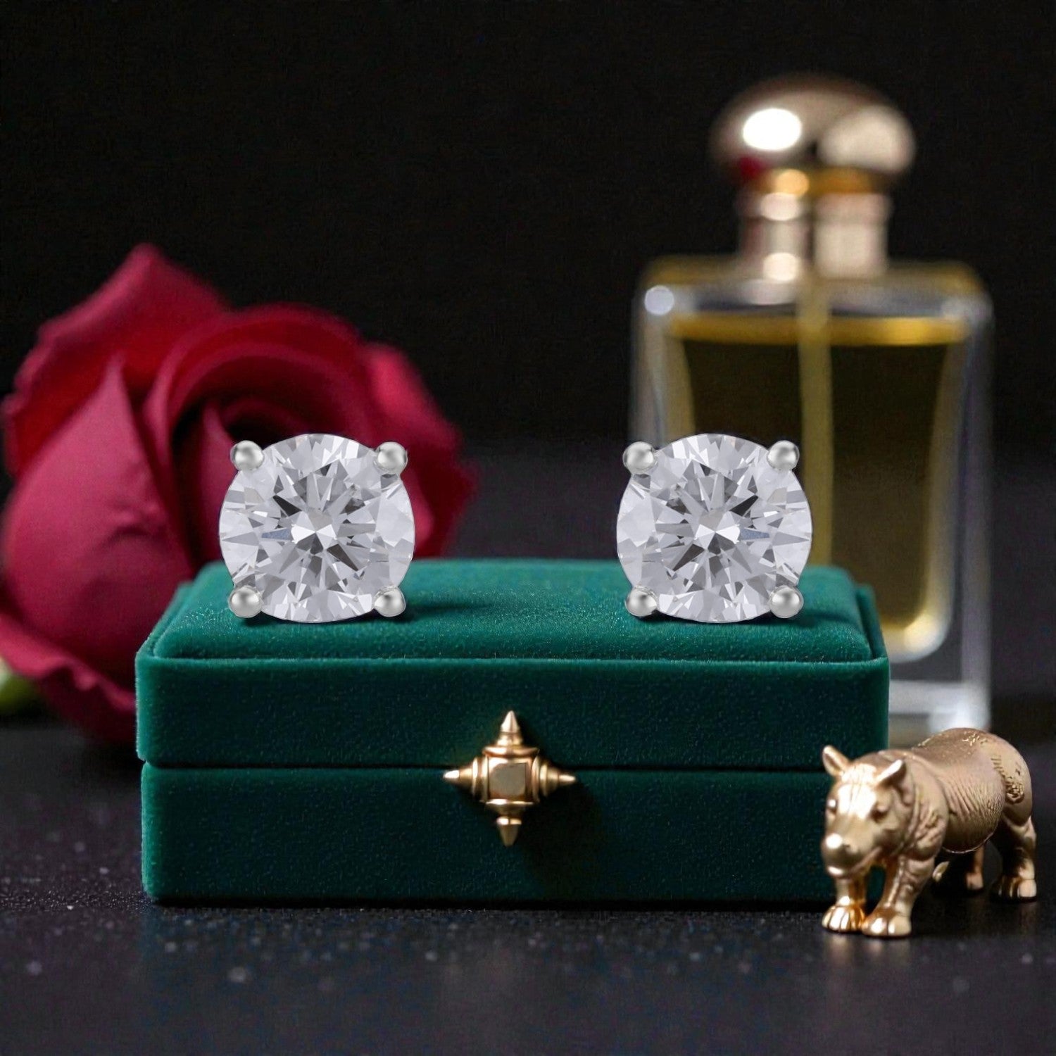 Lab Grown 1.090 Carat Round Brilliant Diamond Stud Earrings in 18 Karat Gold | SKU : 0005096077