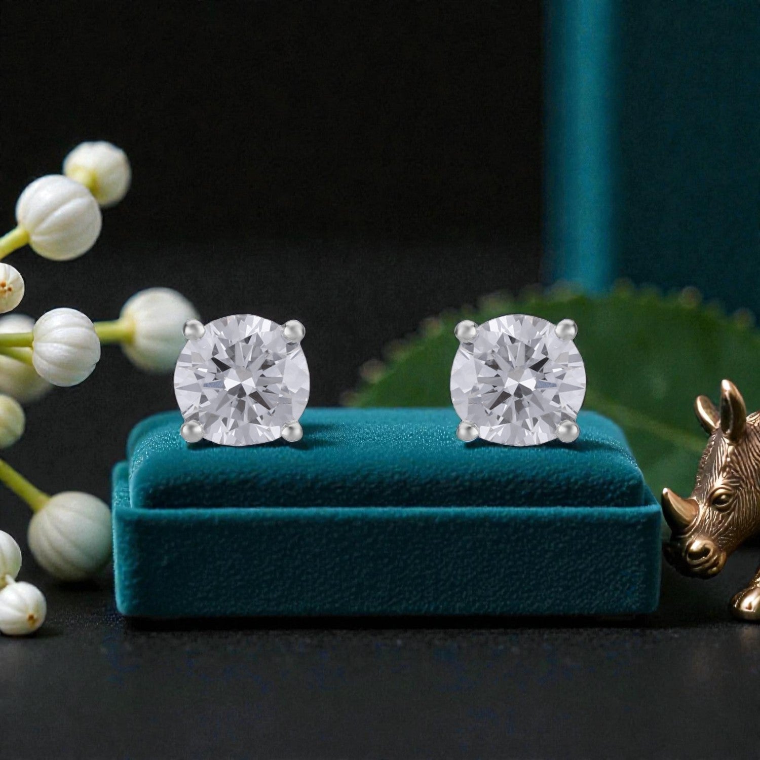 Lab Grown 1.070 Carat Round Brilliant Diamond Stud Earrings in 18 Karat Gold | SKU : 0005096084