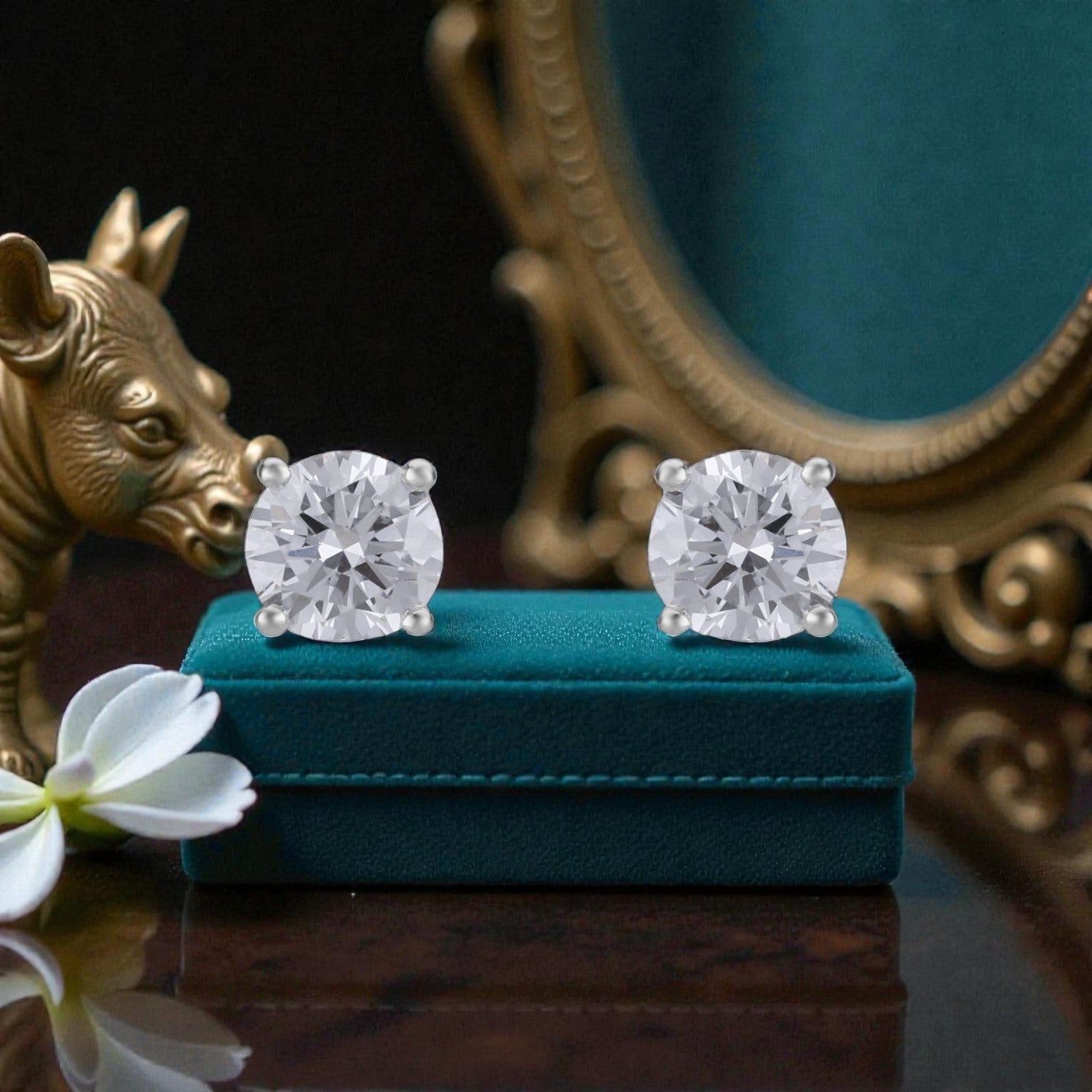 Lab Grown 1.08 Carat Round Brilliant Diamond Stud Earrings in 18 Karat Gold | SKU : 0005096091