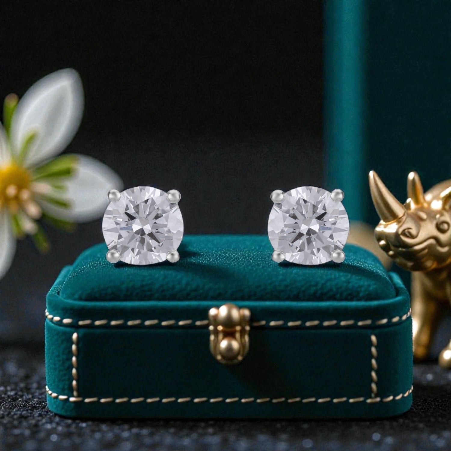 Lab Grown 1.52 Carat Round Brilliant Diamond Stud Earrings in 18 Karat Gold | SKU : 0005113415