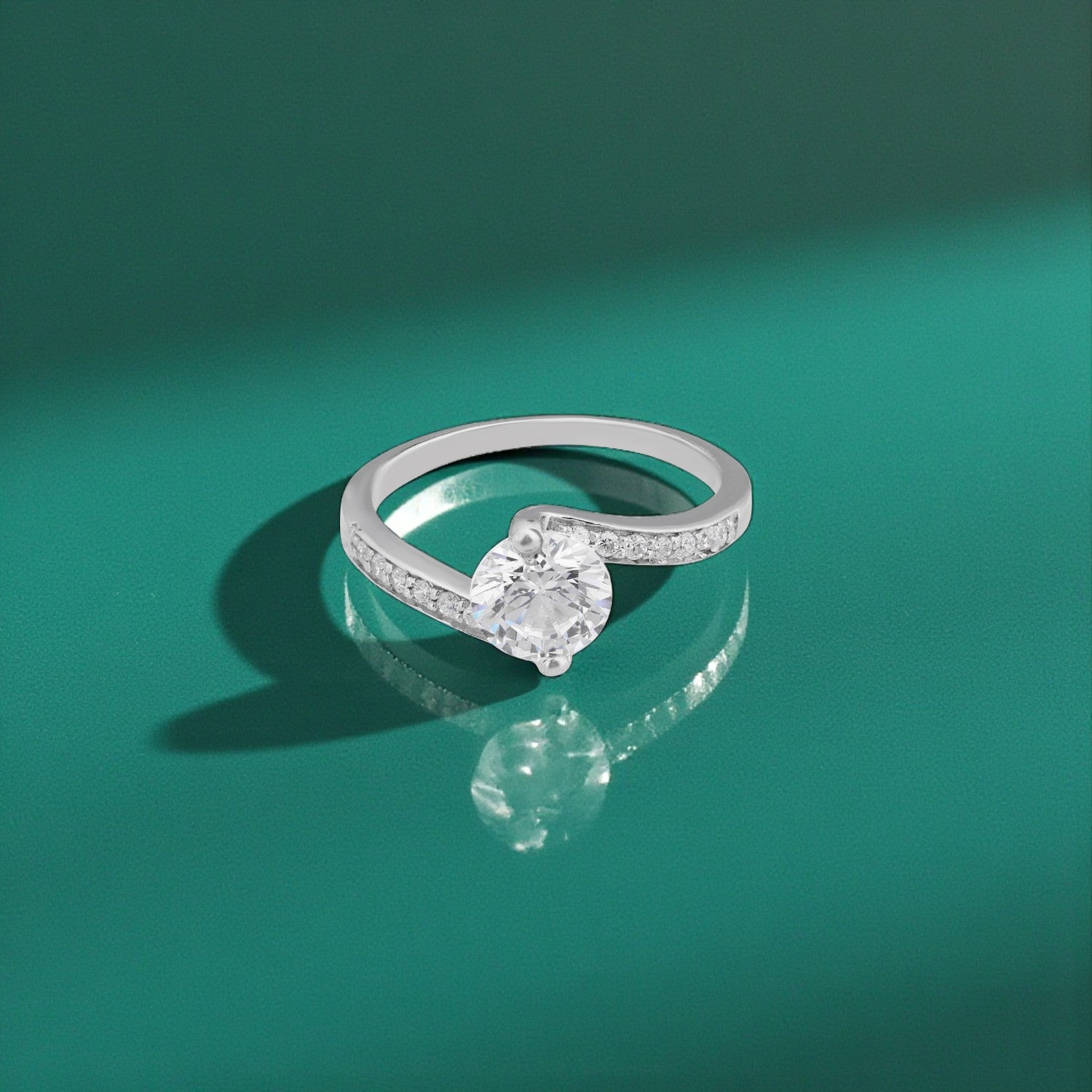 Sterling Silver Round Solitaire Cubic Zirconia Ring with Pavé Band | SKU : 0022596376, 0022596352, 0022596383, 0005476657, 0005476640, 0005476633, 0005485710, 0005476626, 0005485727, 0005485741, 0005485734, 0005479450, 0005479429, 0005479443, 0005479436