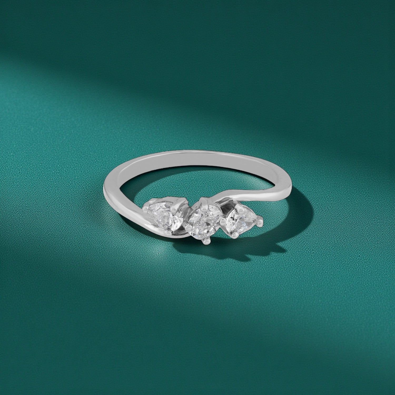 Sterling Silver Three Stone Cubic Zirconia Ring | SKU : 0022596475, 0022596468, 0022596482, 0022596499, 0005476367, 0005476350, 0005485673, 0005485703, 0005476374, 0005479245, 0005479238, 0005479214, 0005485680, 0005485697, 0005479252