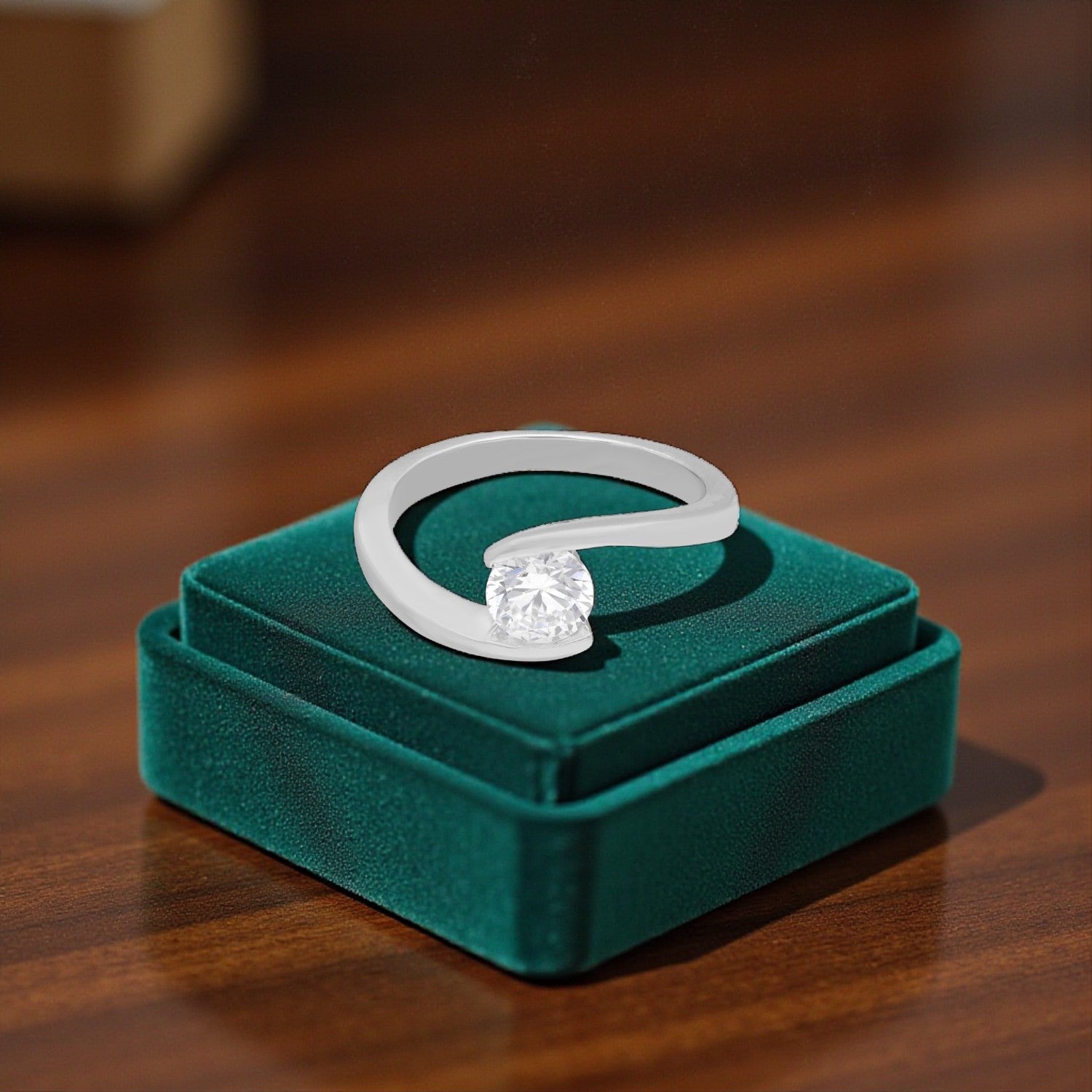 Sterling Silver Modern Twist Solitaire Cubic Zirconia Ring | SKU : 0022596253, 0022596246, 0022596239, 0022596222, 0005479481, 0005485765, 0005476589, 0005476572, 0005476619, 0005476602, 0005476596, 0005479474, 0005479498, 0005485758