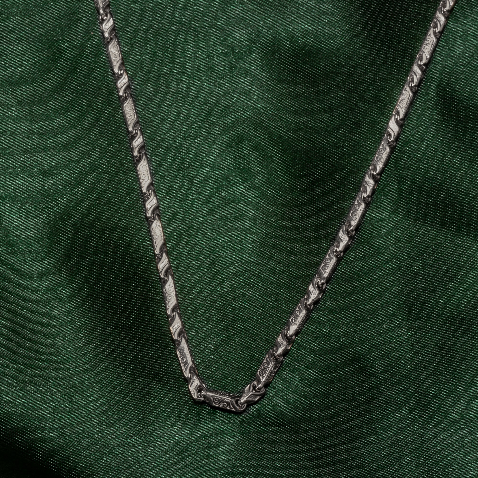 RESILIENT NECK CHAIN | SKU : 0018674798, 0018674828