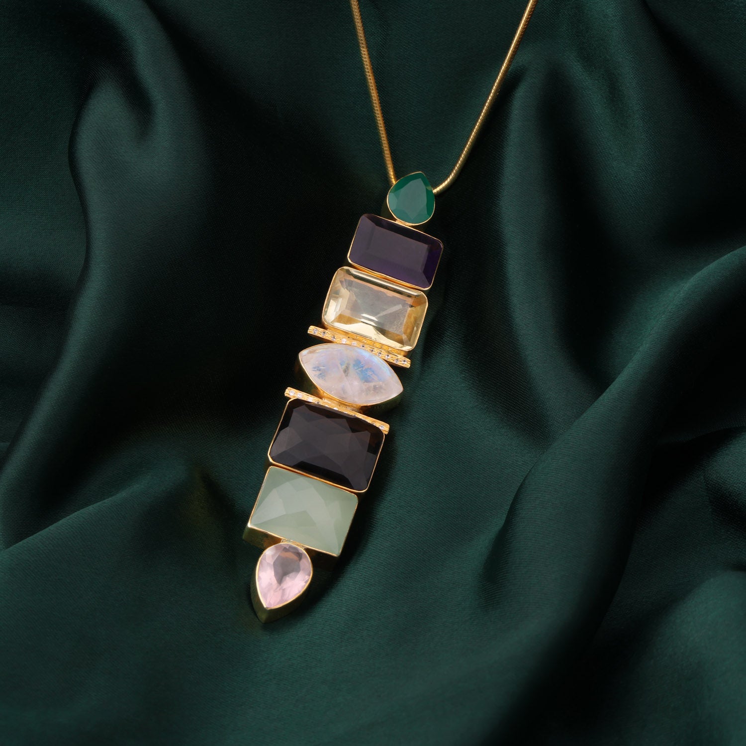ROSE GOLD CHAIN PENDANT WITH DAZZLING GEMSTONES | SKU: 0018974034, 0019586281, 0019586250, 0019586274, 0019586267