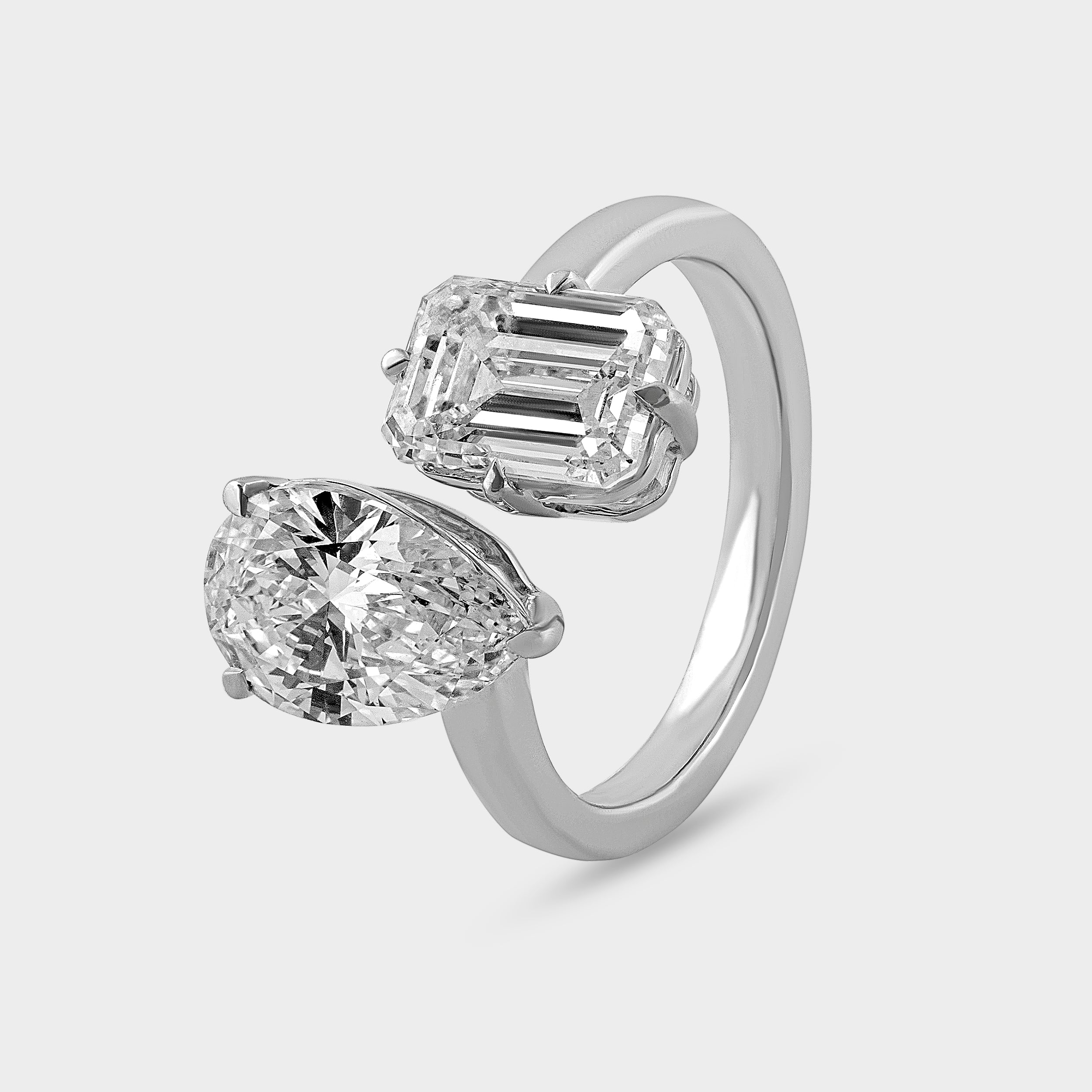 Emerald and Pear-Shaped Lab-Grown Diamond Solitaire Ring in 18K White Gold | SKU : 0020697396