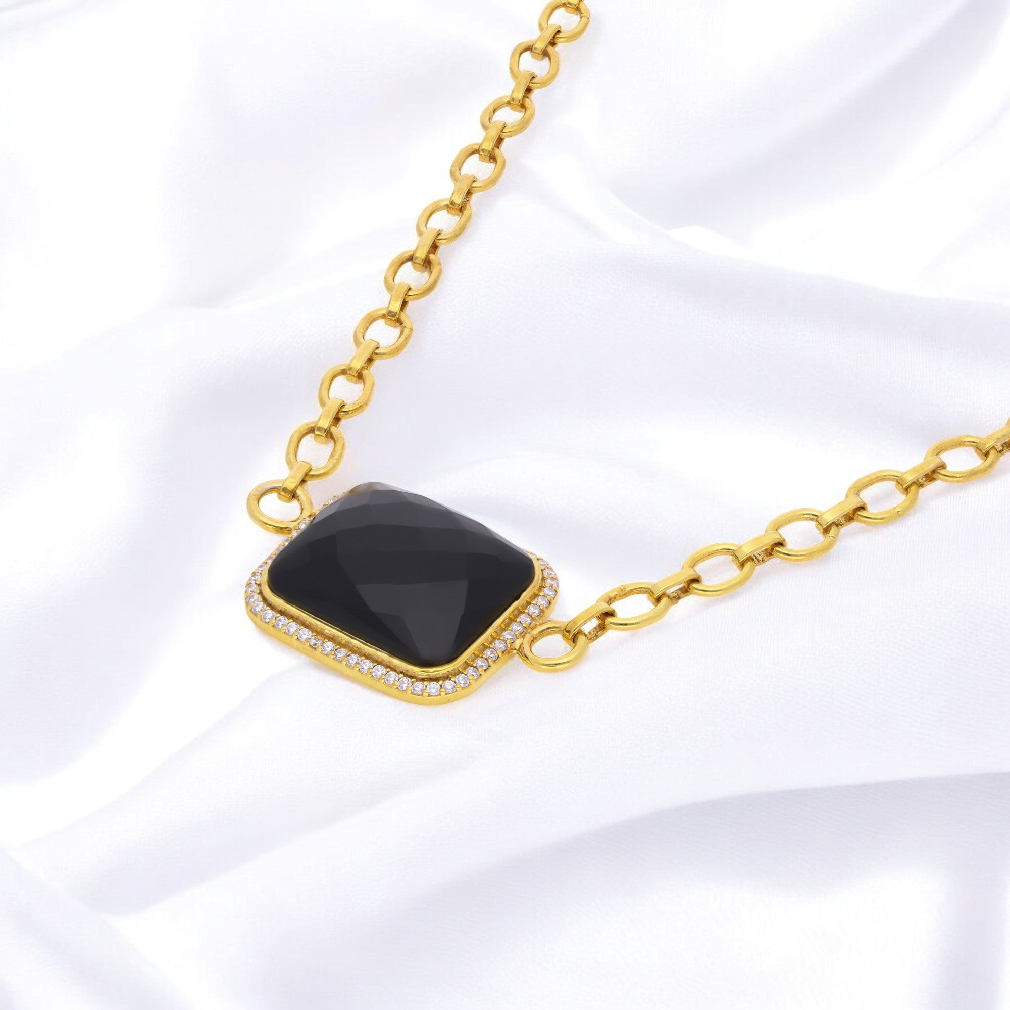 NaturElegance Amulet | SKU: 0002929712, 0020934620, 0019157825, 0019157856, 0019157863, 0002929729, 0019586496, 0019586502