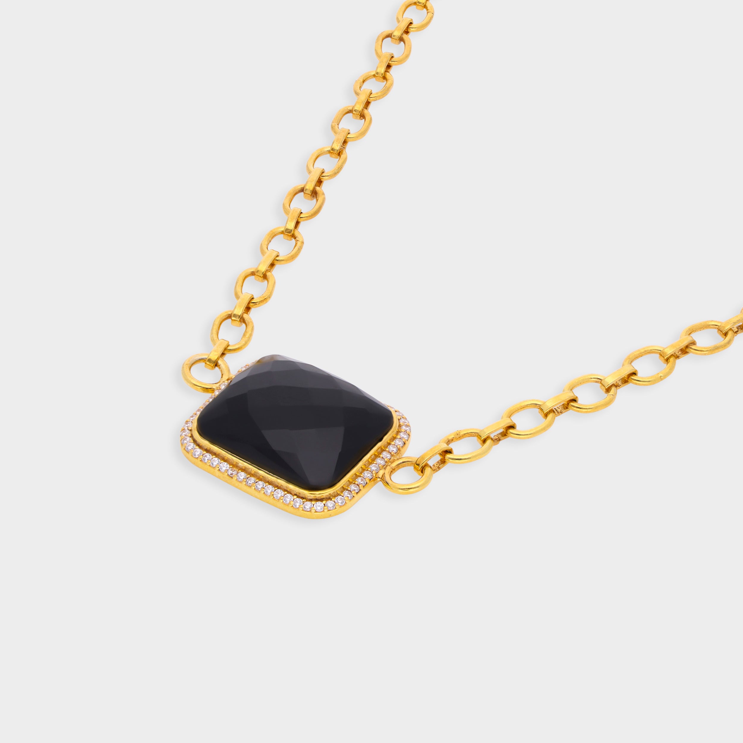 NaturElegance Amulet | SKU: 0002929712, 0020934620, 0019157825, 0019157856, 0019157863, 0002929729, 0019586496, 0019586502