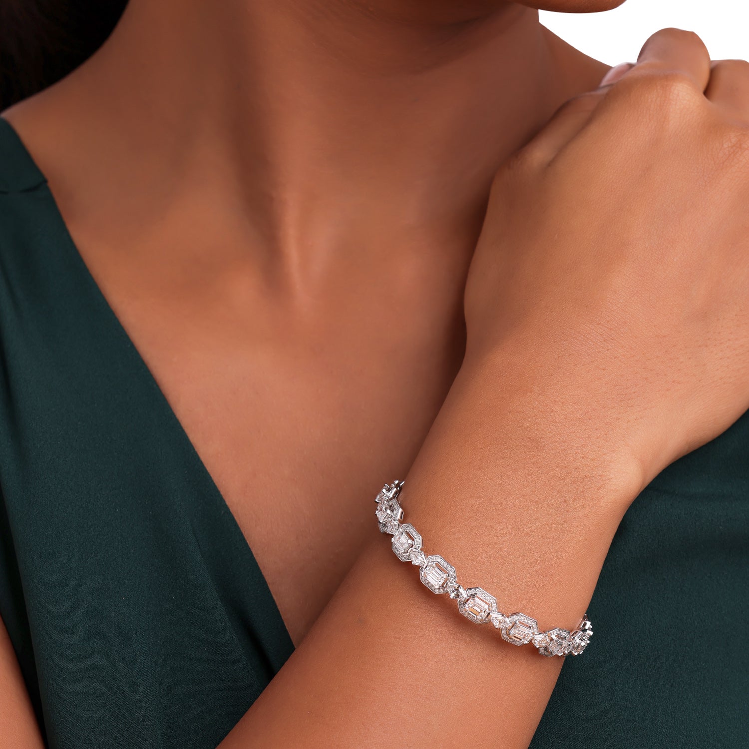 Imperial Grace Round Brilliant, Lozenge Blunt-Cut & Heritage Emerald-Cut Lab-Grown Diamond Bracelet | SKU : 0021986345