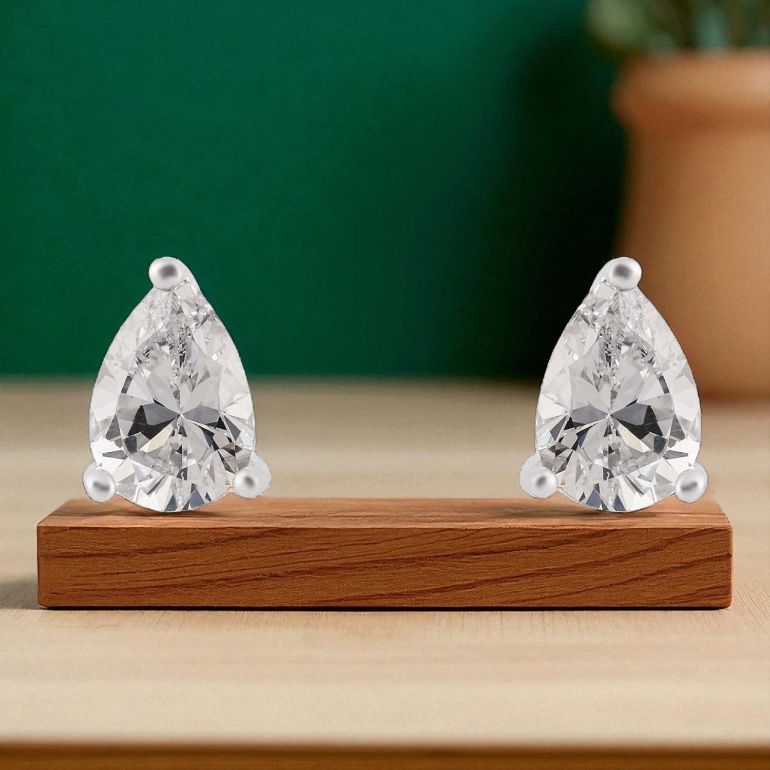 Sterling Silver Pear-Cut Cubic Zirconia Stud Earrings | SKU : 0022158932