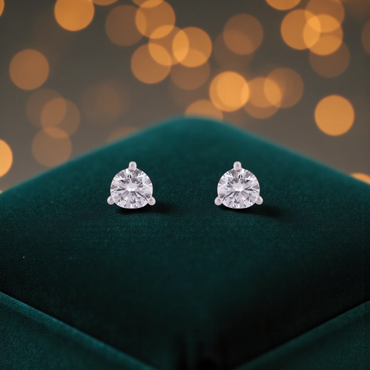 Round Brilliant Lab-Grown Diamond Stud Earrings in 18K Yellow Gold | SKU : 0004953616