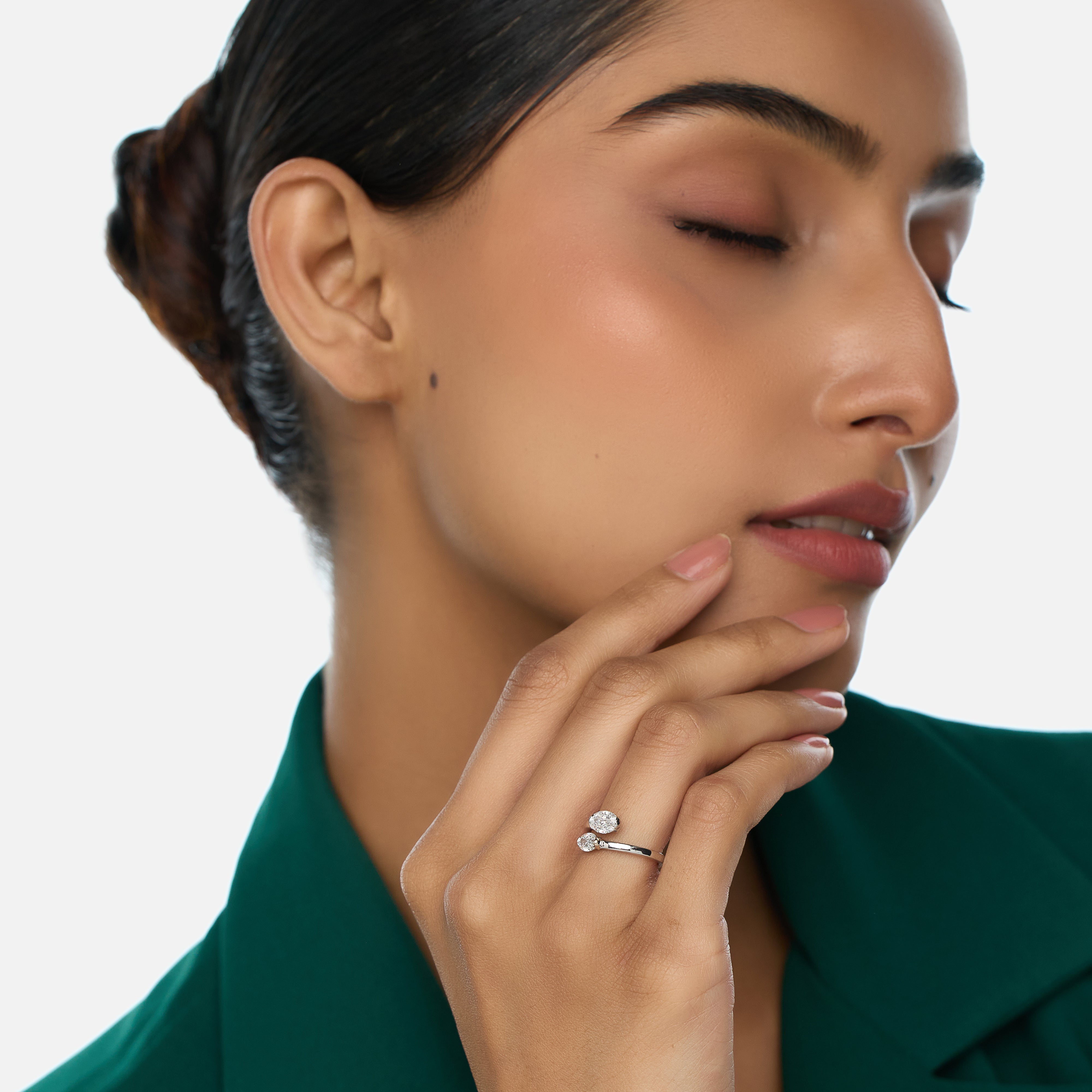 White Gold Open Band Ring with Oval-Cut Lab-Grown Diamonds | SKU : 0021929915