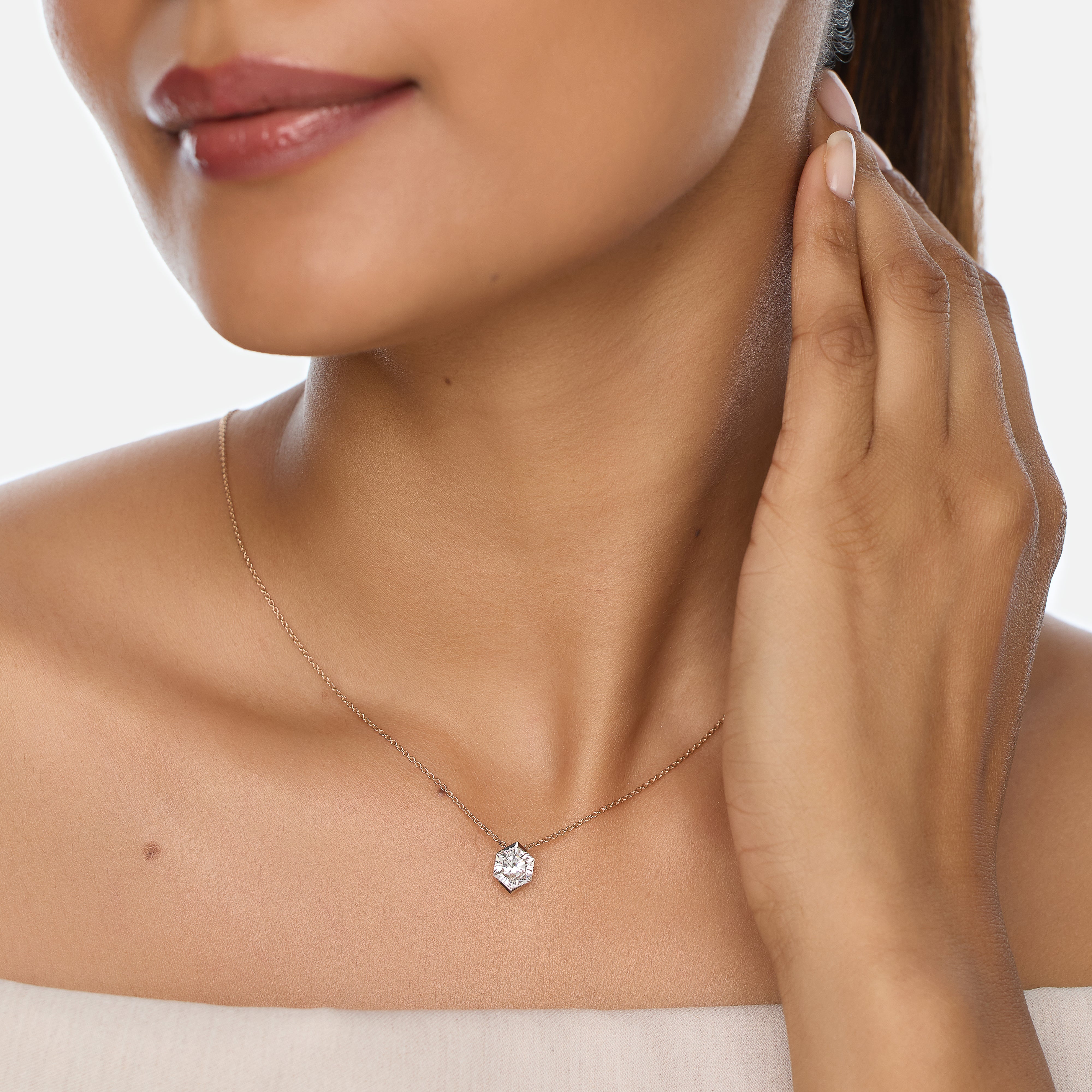 Brilliant-Cut 1.740 Carat Lab-Grown Diamond Pendant in 18k Gold Chain | SKU : 0003759530