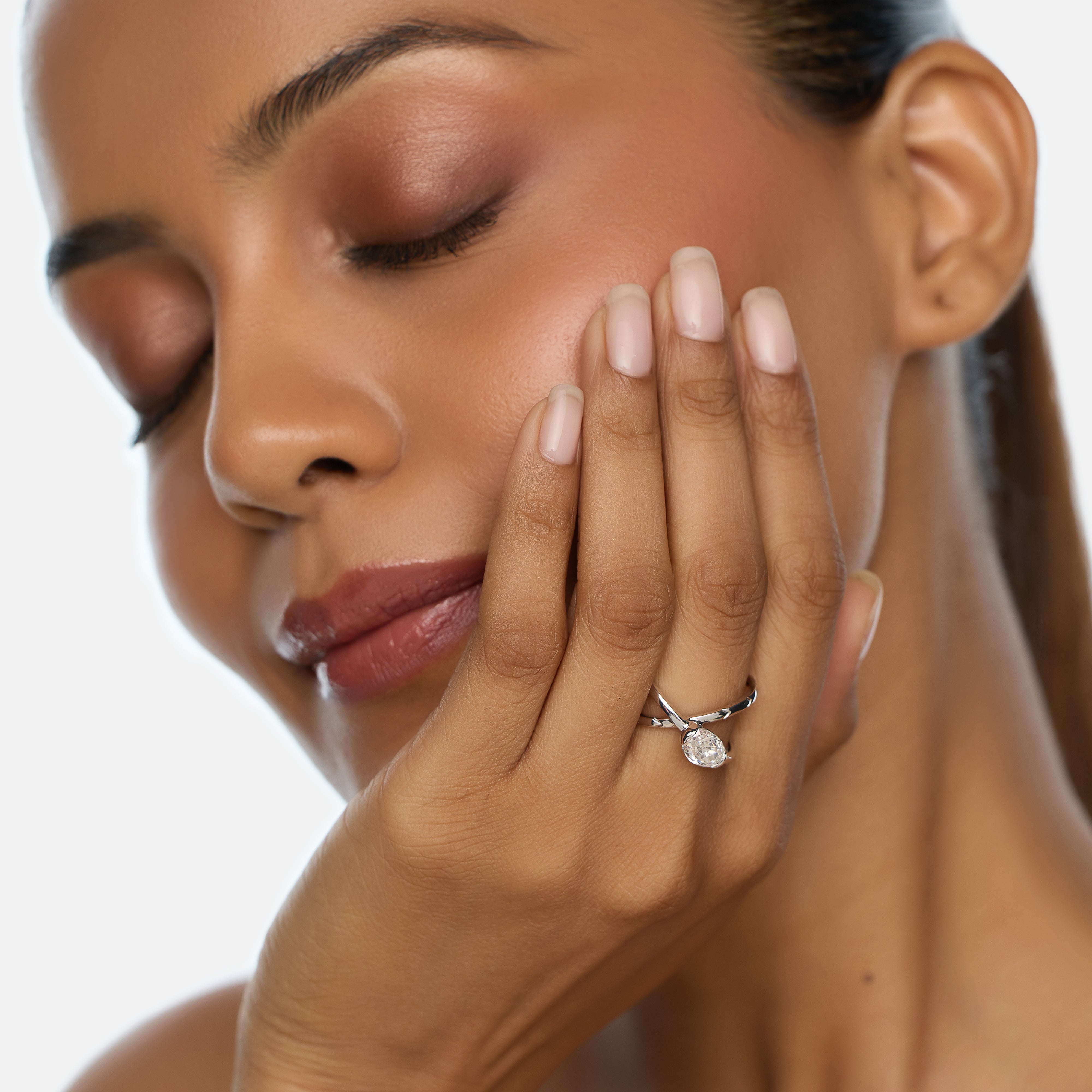 Sculptural Interlace Gold Ring with Exquisite Oval-Cut Lab-Grown Diamond | SKU : 0021960161