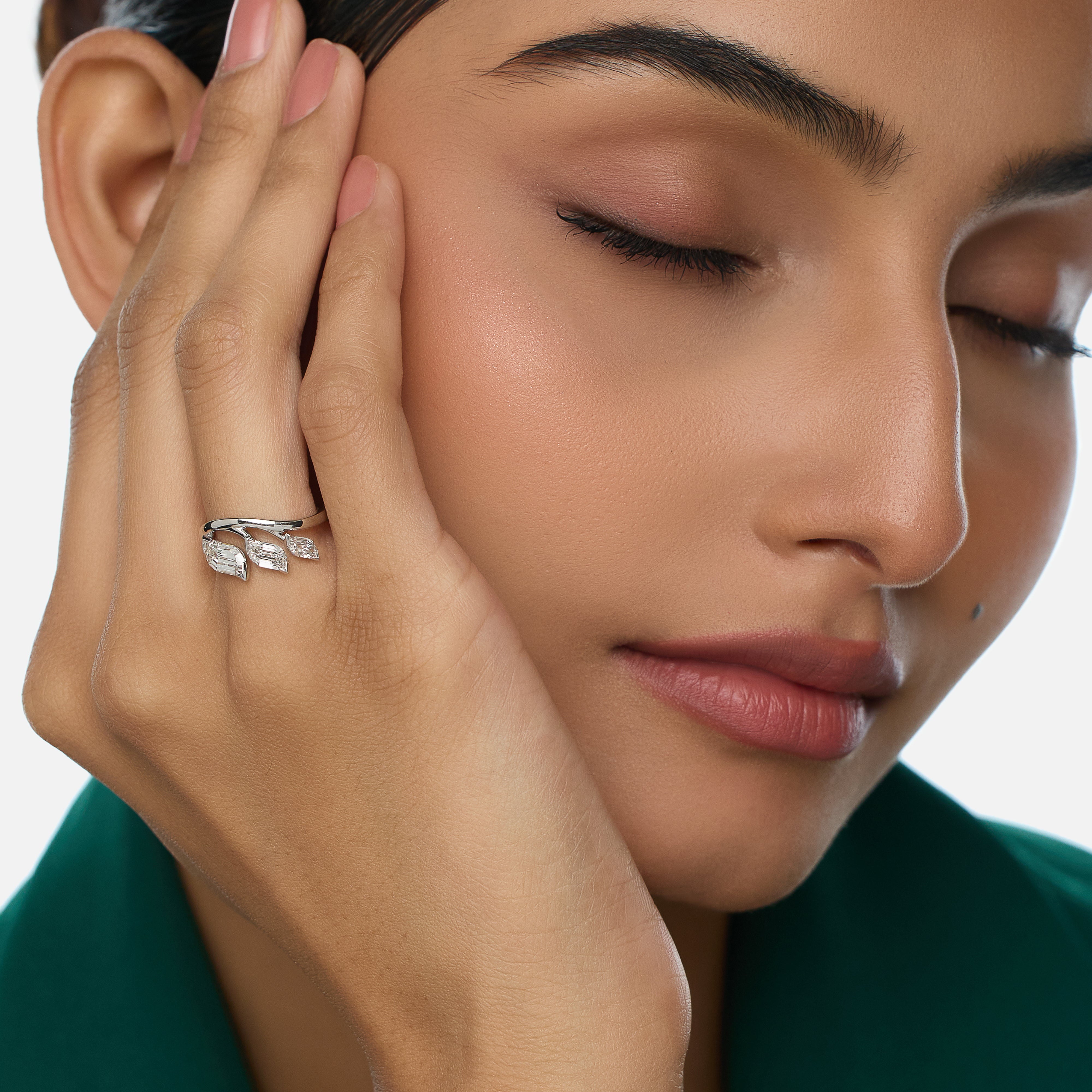 Gold Ring with Graduated Flame Cut Lab-Grown Diamonds | SKU : 0021961823