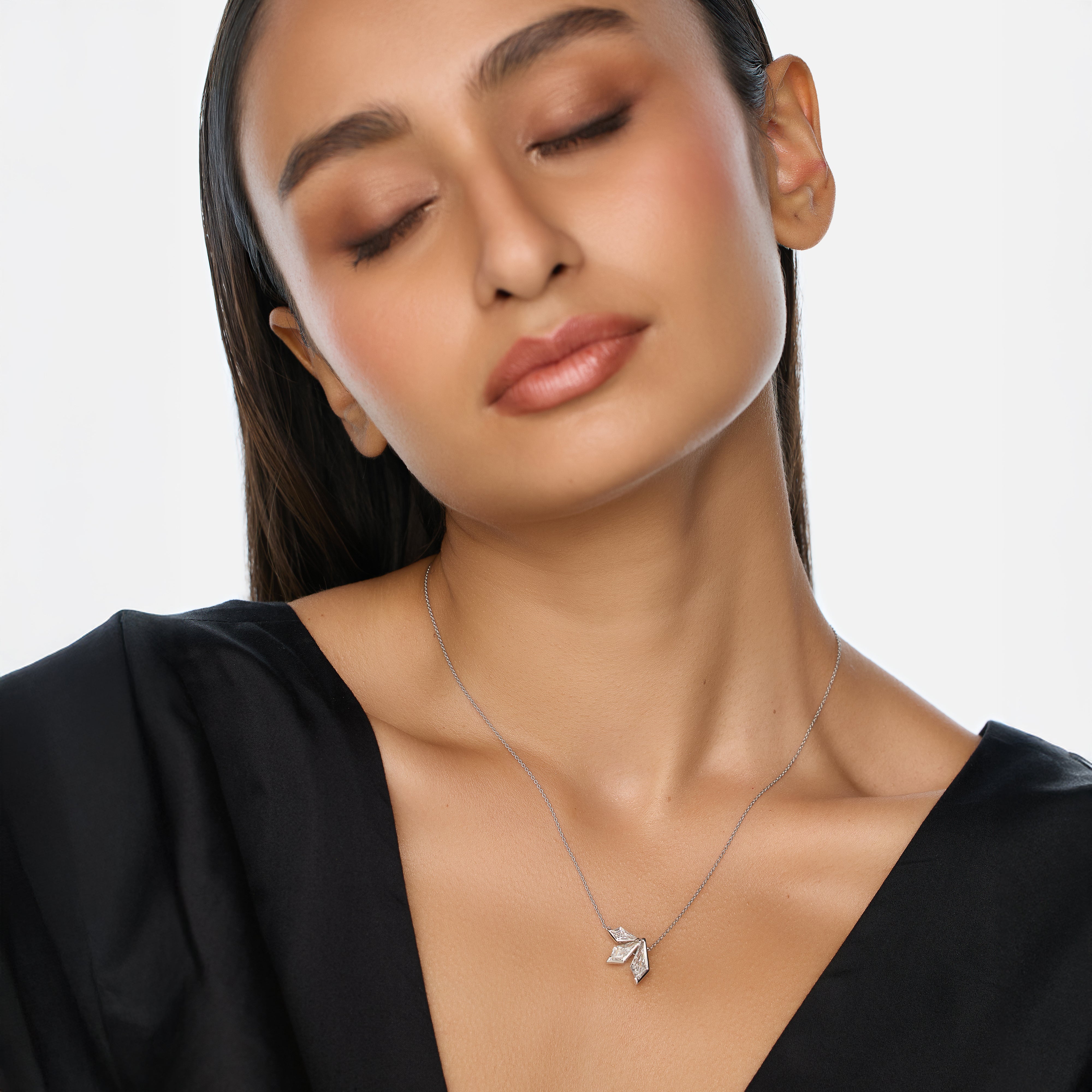 White Gold Chain Pendant with Kite-Cut Lab-Grown Diamonds | SKU : 0021942341