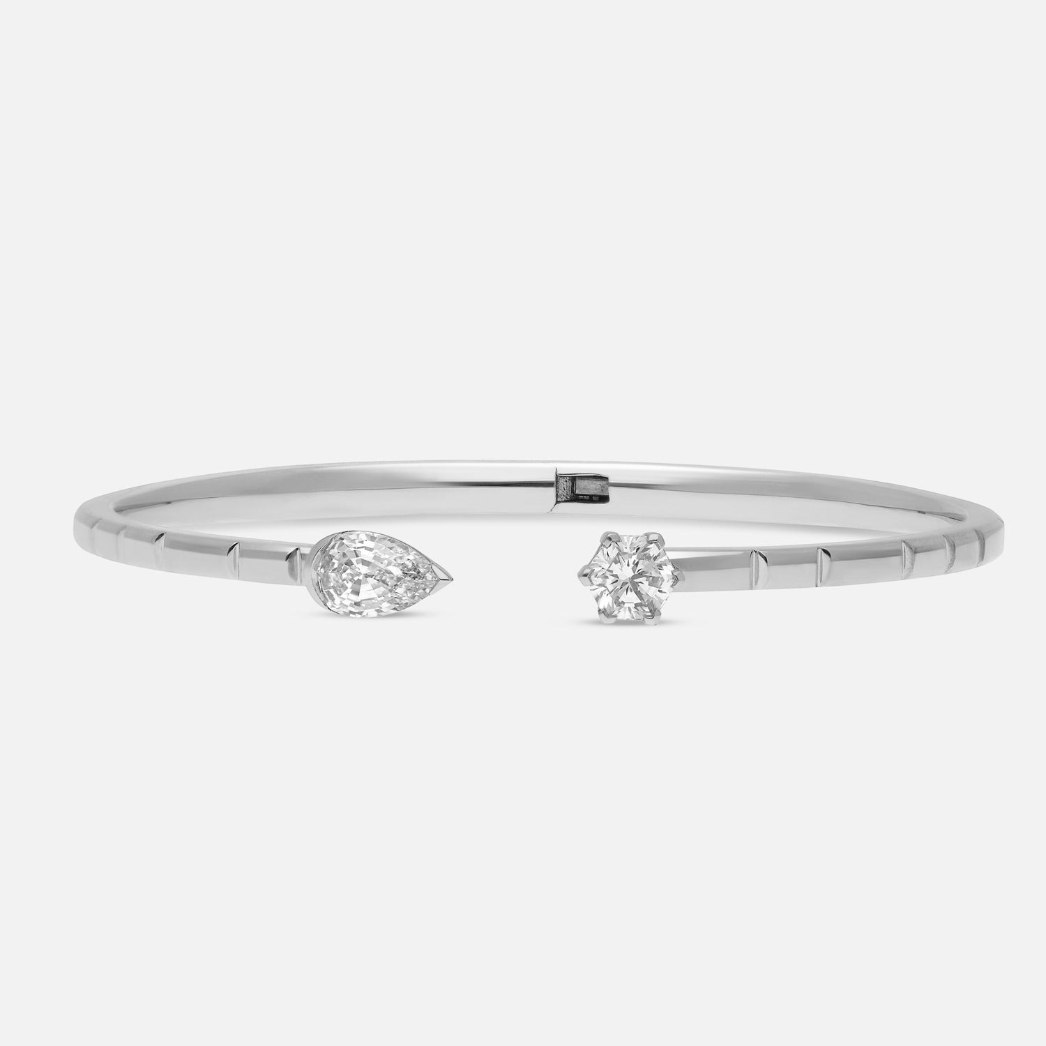 Sculptural Gold Bangle with Pear and Hexagon Lab-Grown Diamonds | SKU : 0021971273