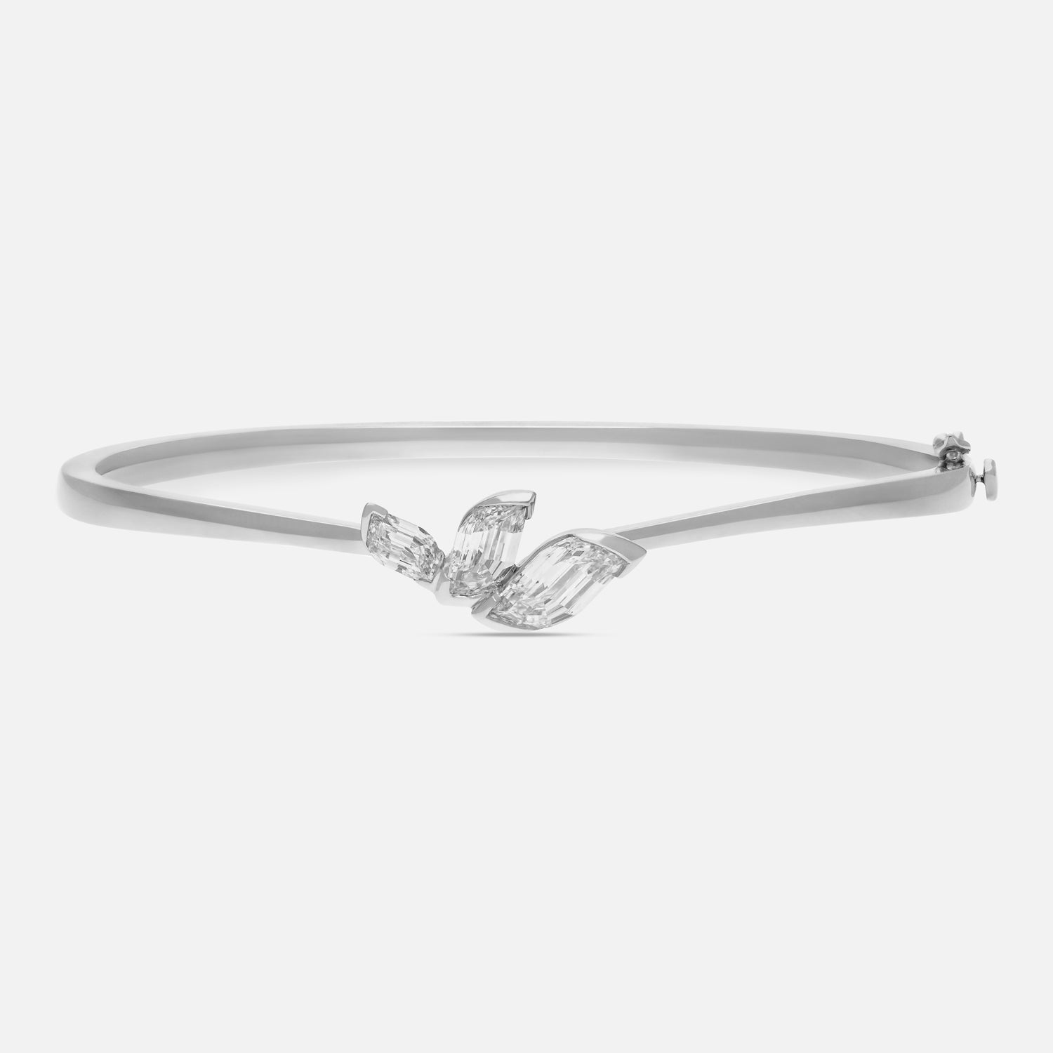 Refined Gold Bangle with Flame Cut Lab-Grown Diamonds | SKU : 0021971280