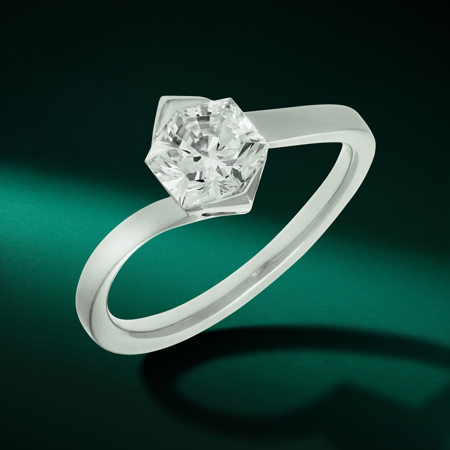 Elegant White Gold Ring with Hexagon-Cut Lab-Grown Diamond | SKU : 0021938641