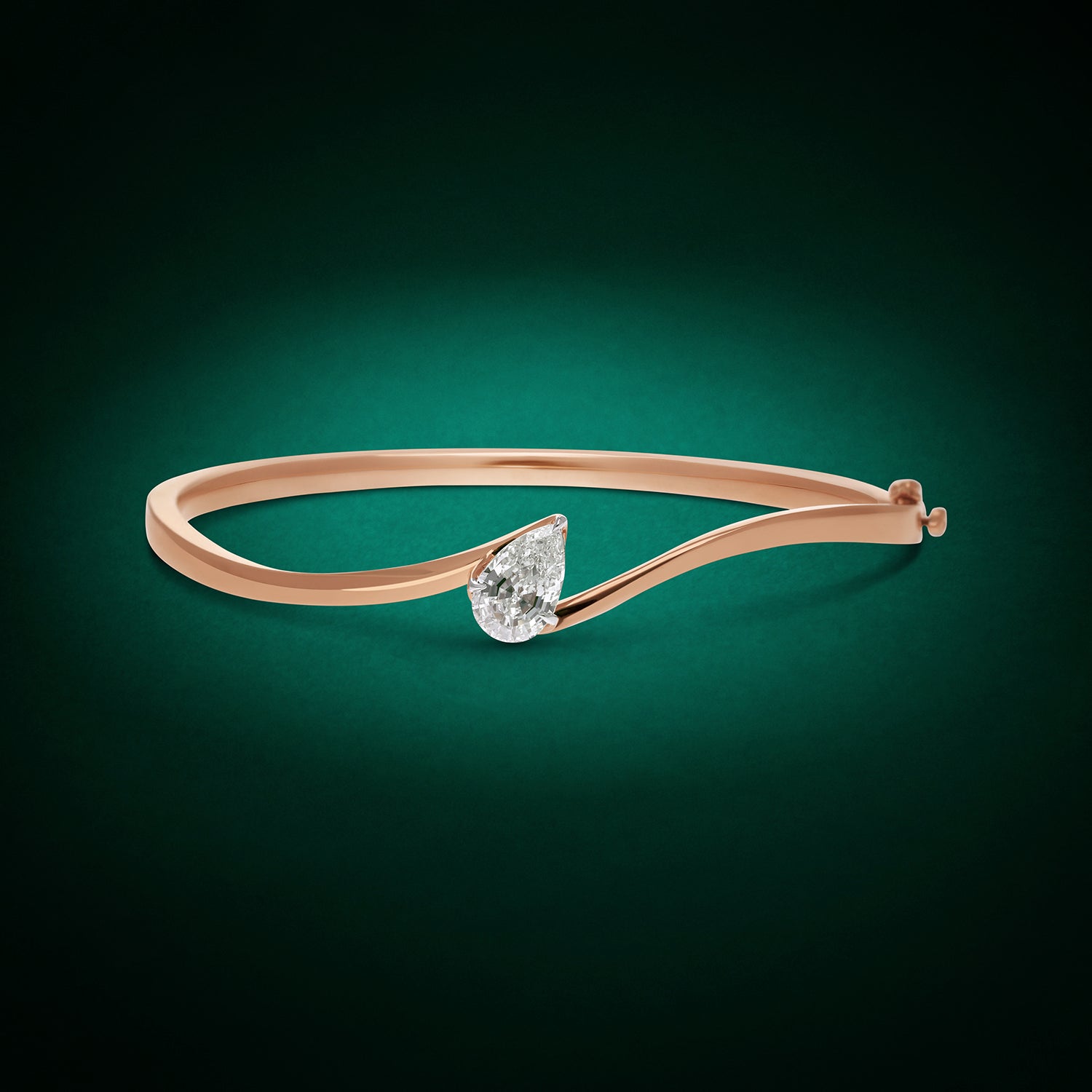 Sculpted Gold Bangle with 1.620 Carat Pear Step-Cut Lab-Grown Diamond | SKU : 0003759608