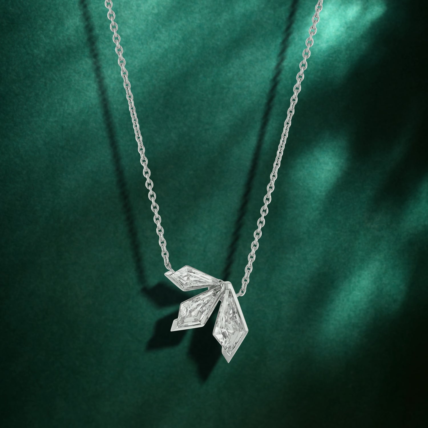 White Gold Chain Pendant with Kite-Cut Lab-Grown Diamonds | SKU : 0021942341