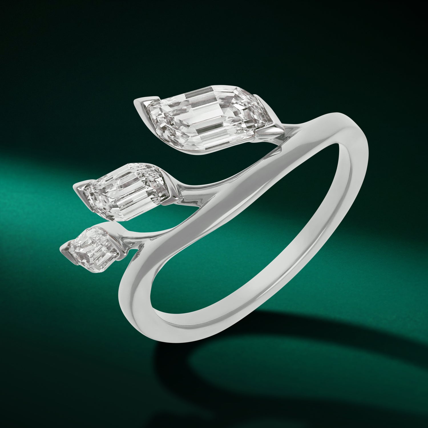 Gold Ring with Graduated Flame Cut Lab-Grown Diamonds | SKU : 0021961823