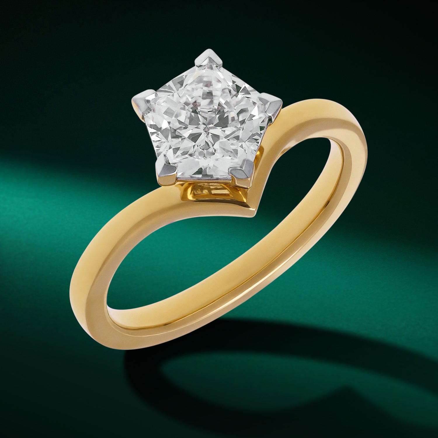 Yellow Gold Pentagon-Cut Lab-Grown Diamond Solitaire Ring | SKU : 0021923142