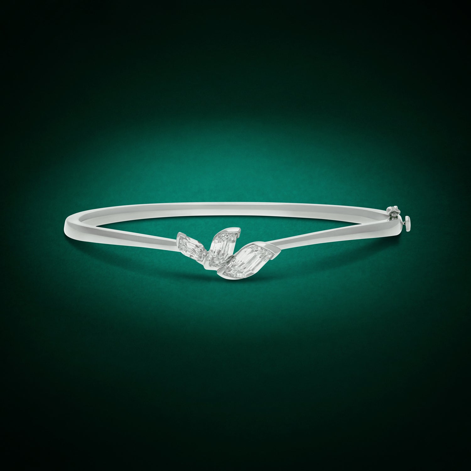 Refined Gold Bangle with Flame Cut Lab-Grown Diamonds | SKU : 0021971280