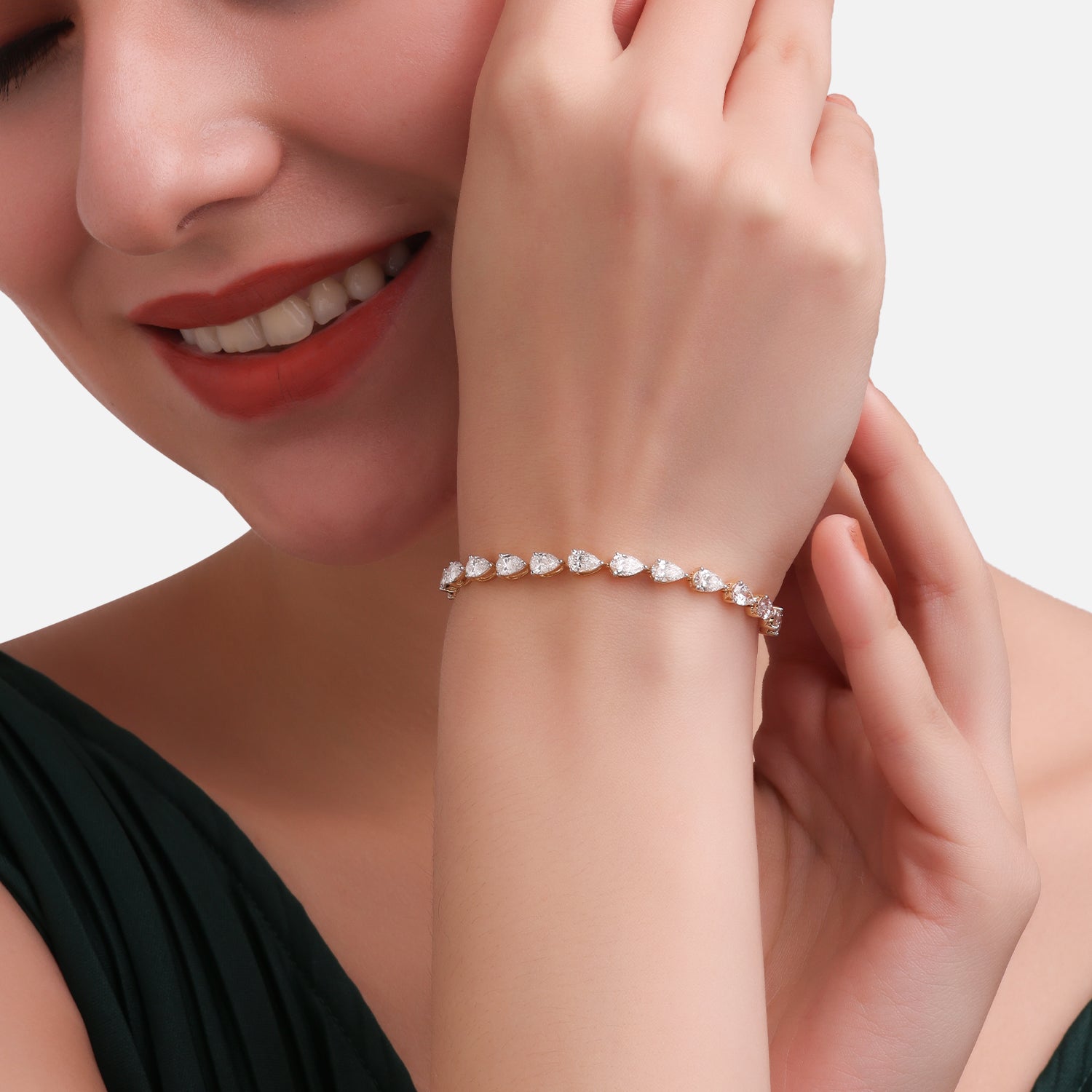 Round Brilliant Lab Grown 7.40 Carat Diamond Tennis Bracelet in 18 Karat Gold | SKU : 0005089055