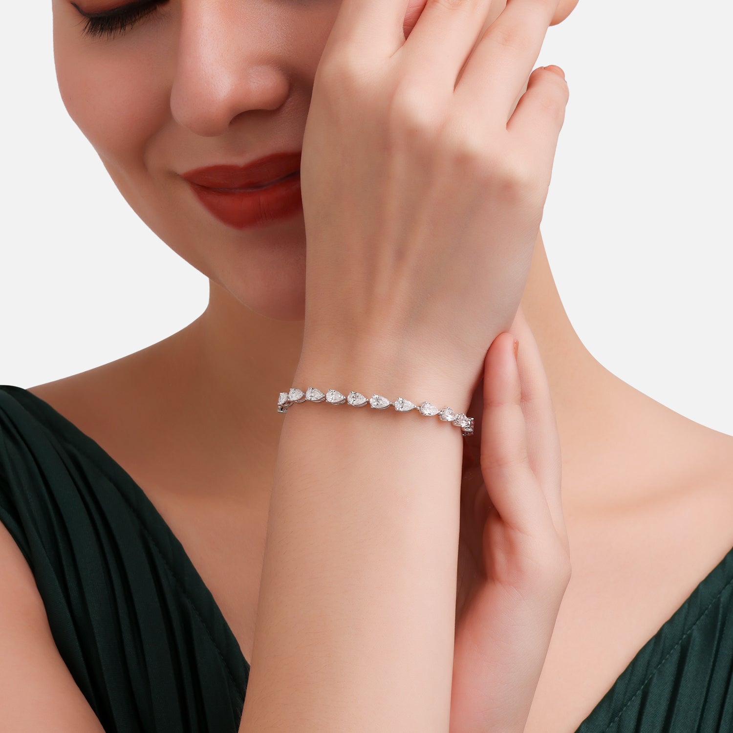 Pear Cut Lab Grown 6.75 Carat Diamond Tennis Bracelet in 18 Karat Gold SKU : 0005113323