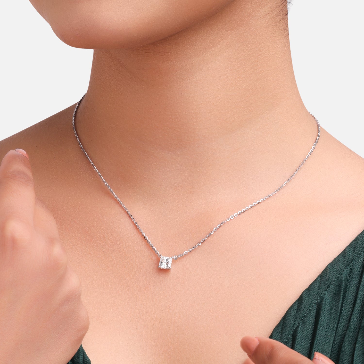 Lab Grown 1.070 Carat Princess Cut Diamond Solitaire Chain Pendant in 18 Karat Gold | SKU : 0005131594