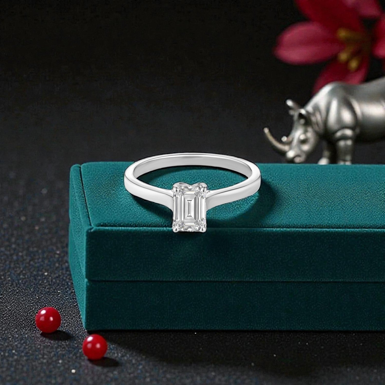 Lab Grown 1.040 Carat Emerald Cut Diamond Solitaire Ring in 18 Karat Gold | SKU : 0005133239