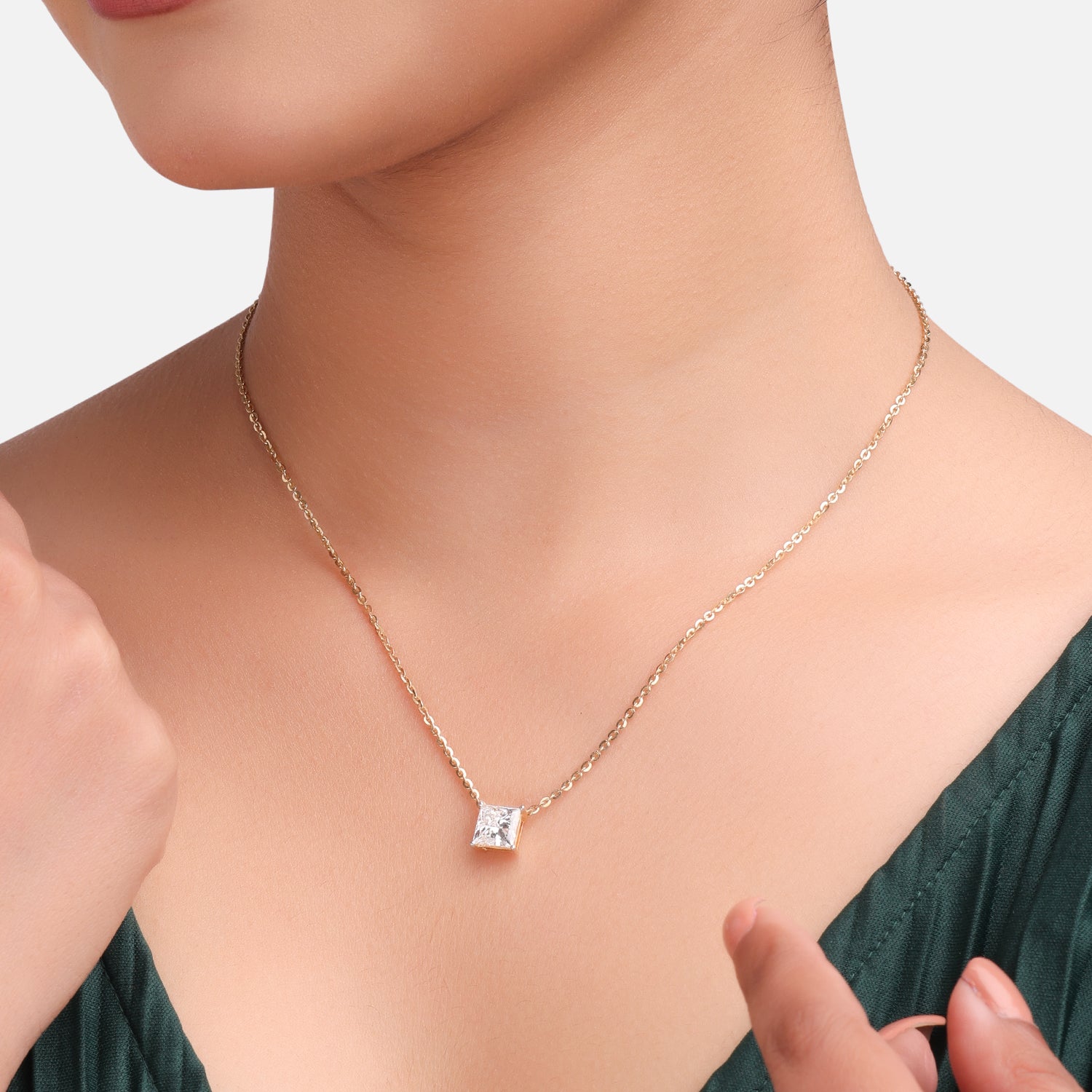Lab Grown 2.01 Carat Princess Cut Diamond Solitaire Chain Pendant in 18 Karat Gold | SKU : 0005154401