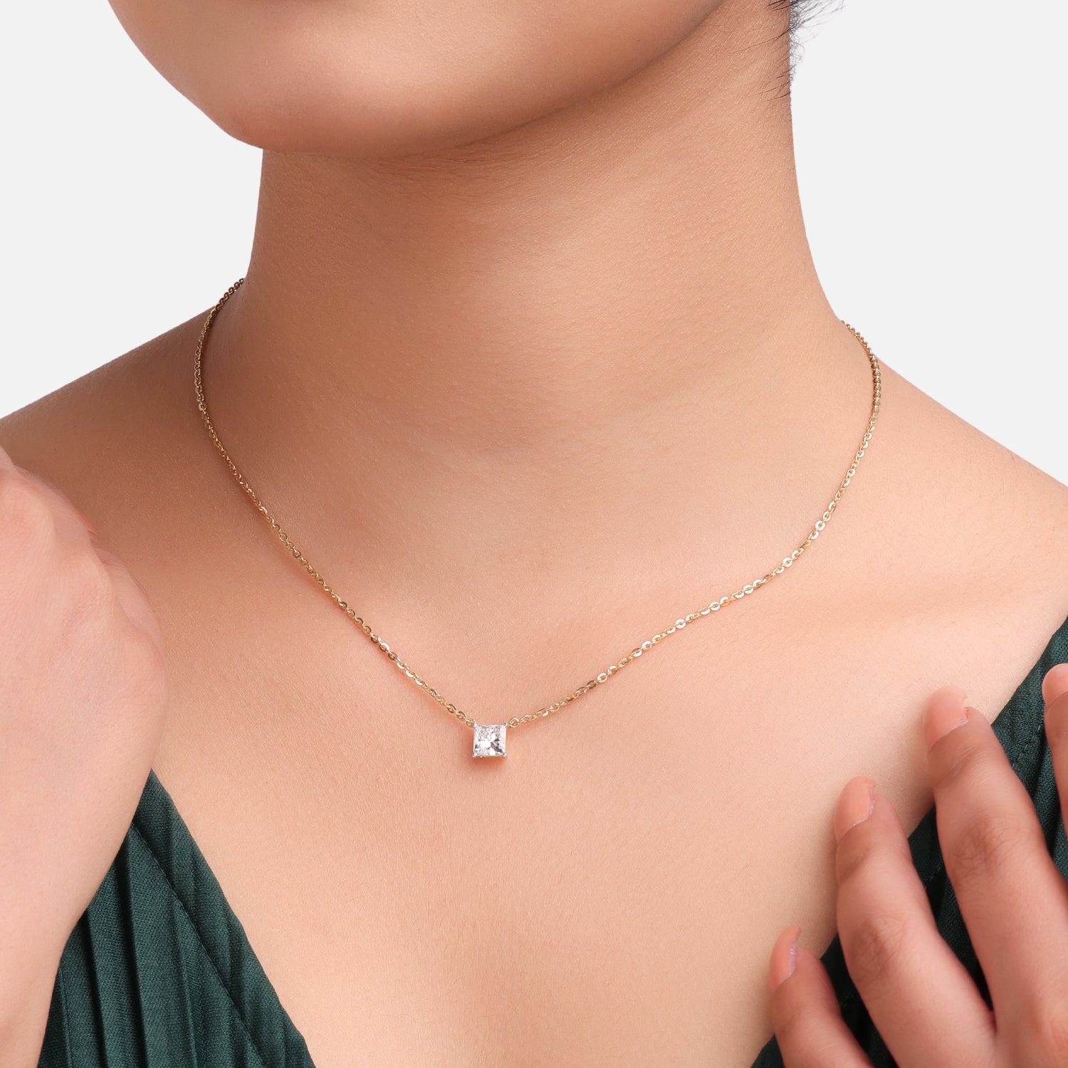 Lab Grown 1.06 Carat Princess Cut Diamond Solitaire Chain Pendant in 18 Karat Gold | SKU : 0005154418