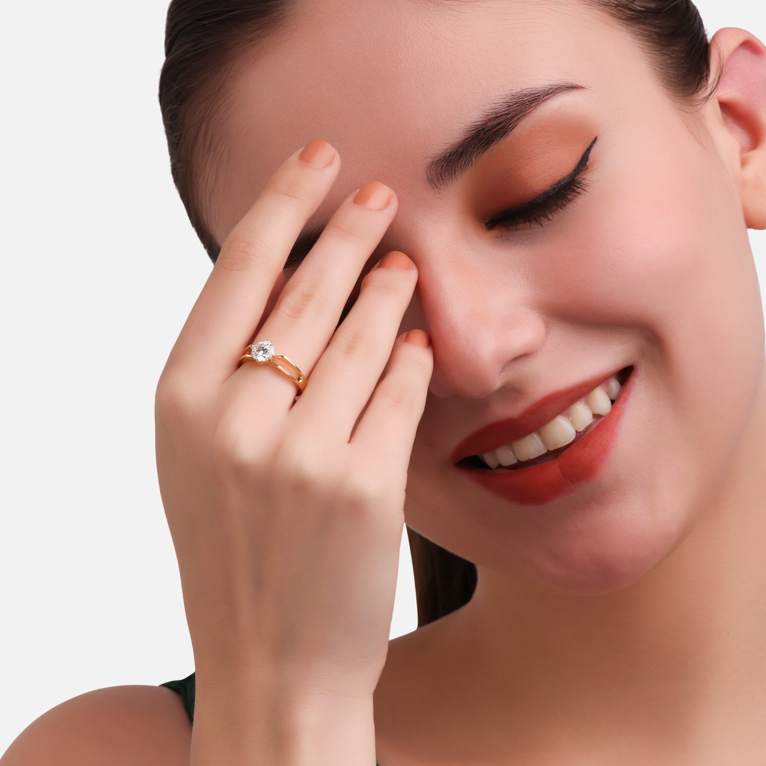 Lab Grown 1.020 Carat Round Cut Diamond Ring in 18 Karat Yellow Gold | SKU : 0005155408