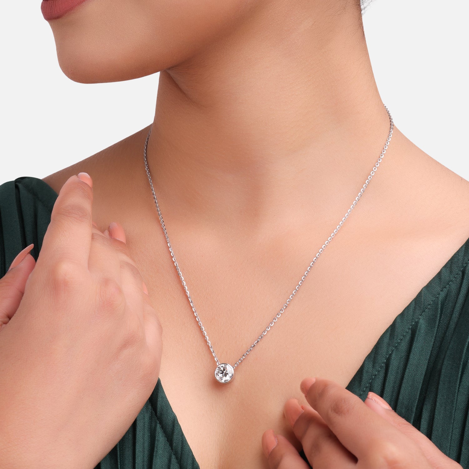 Lab Grown 2.06 Carat Round Brilliant Diamond Bezel Set Chain Pendant in 18 Karat Gold | SKU : 0005171064