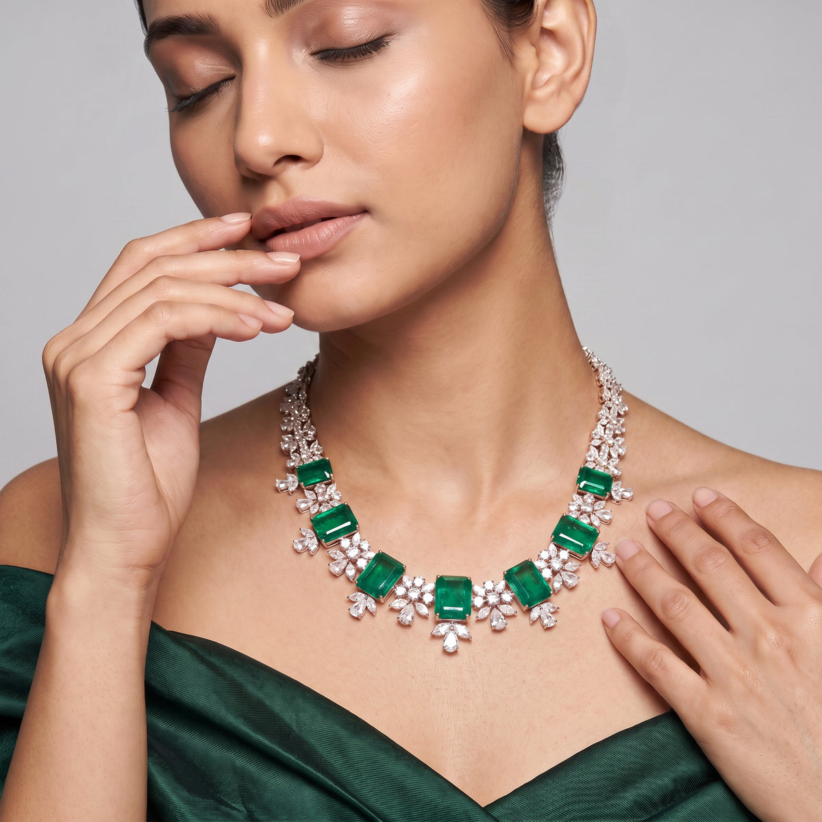 Emerald Green Gold Necklace Set with Lab-Grown Diamonds | SKU 0006704636